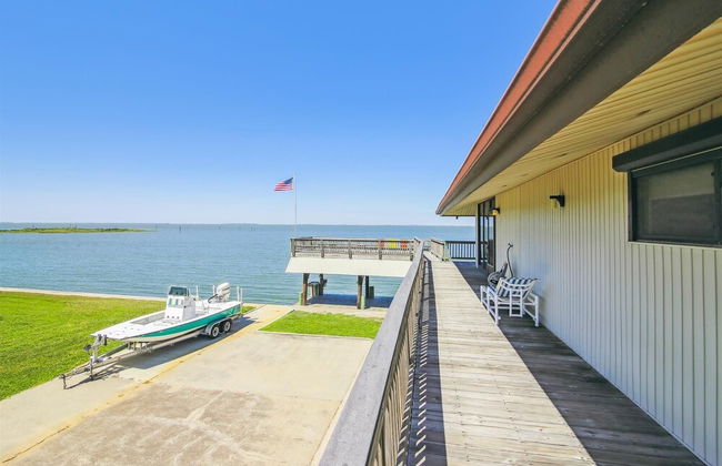 Bayfront Retreat - Photo 25