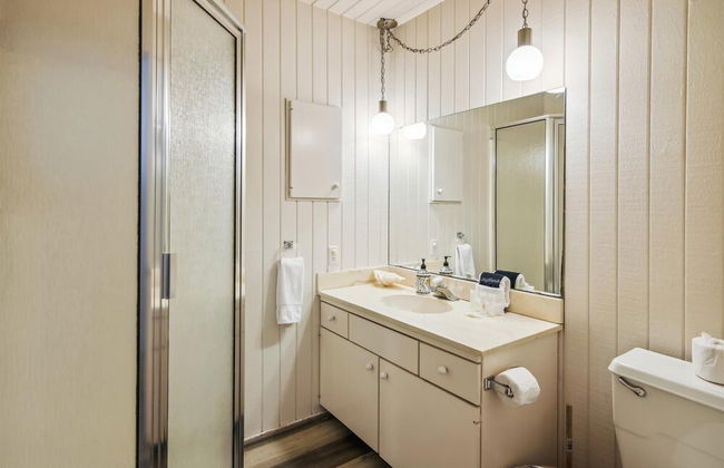 Bayfront Retreat - Photo 15