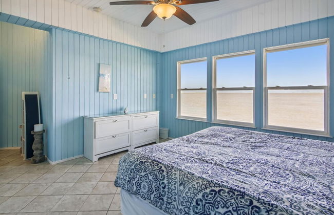 Bayfront Retreat - Photo 7