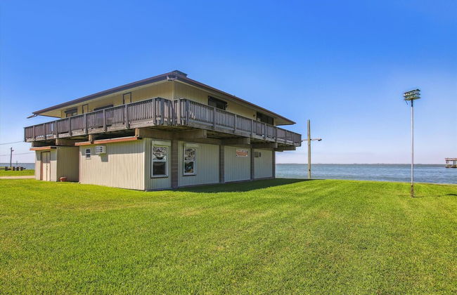 Bayfront Retreat - Photo 38