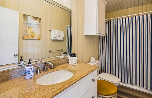 Bayfront Retreat - Photo 16