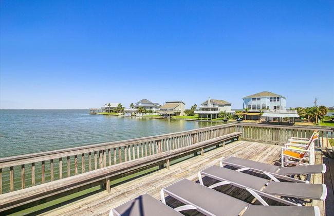 Bayfront Retreat - Photo 1