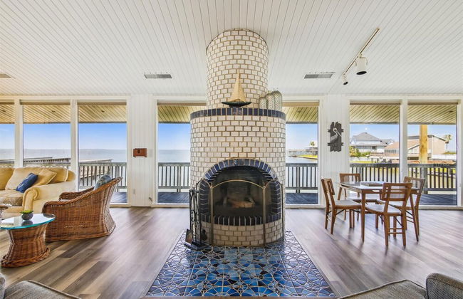 Bayfront Retreat - Photo 21