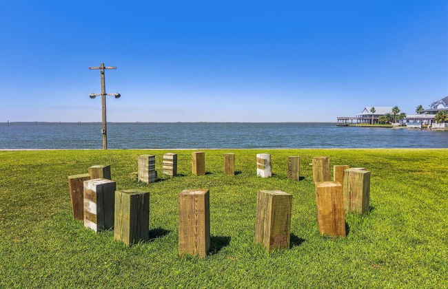 Bayfront Retreat - Photo 28