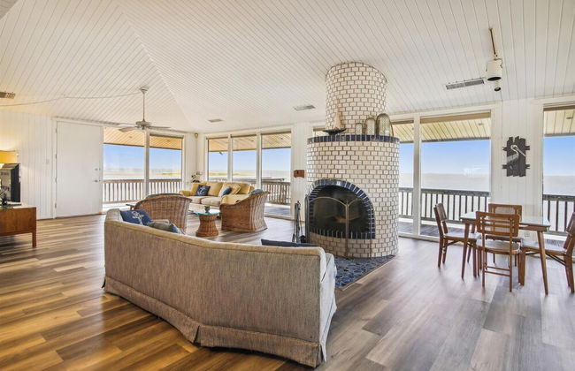 Bayfront Retreat - Photo 11