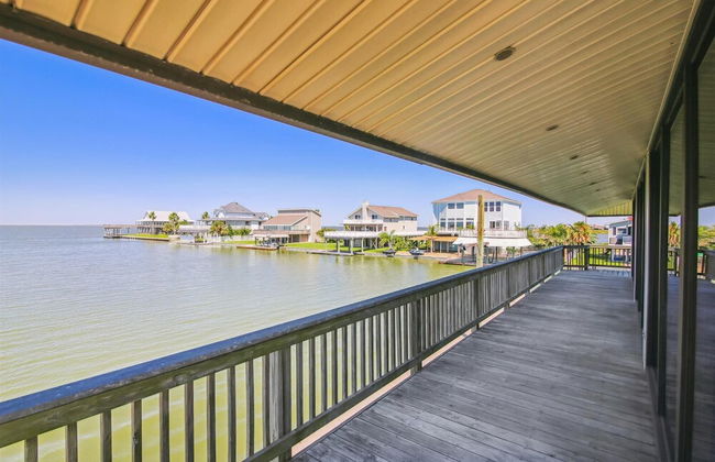 Bayfront Retreat - Photo 18