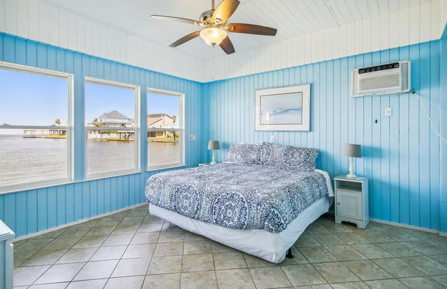 Bayfront Retreat - Photo 6