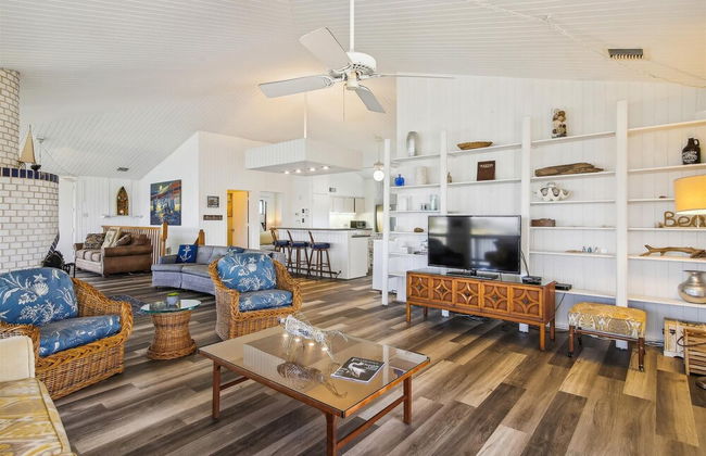 Bayfront Retreat - Photo 20