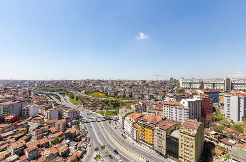 Foto 4 - Cozy Flat With City View and Balcony in Sisli