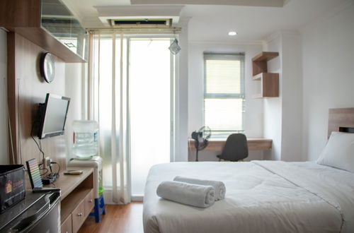 Photo 5 - Nice And Comfort Studio Apartment At Belmont Residence Puri