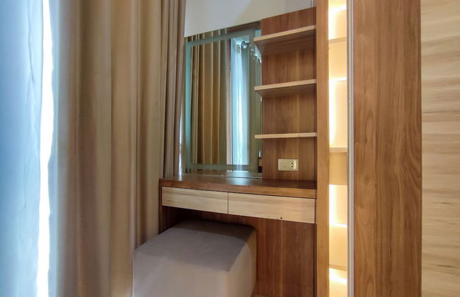 Fancy And Nice 1Br With Extra Room At Amartha View Apartment - Foto 3