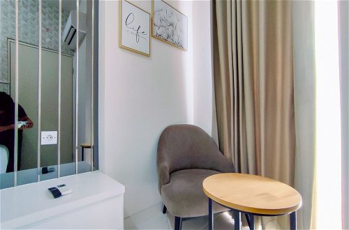 Photo 5 - Fancy And Nice 1Br With Extra Room At Amartha View Apartment
