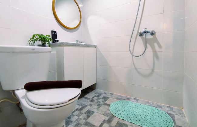 Fancy And Nice 1Br With Extra Room At Amartha View Apartment - Foto 12