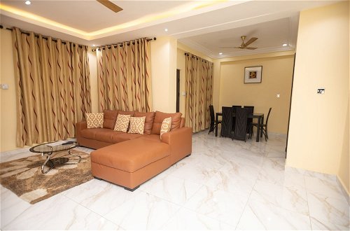 Photo 15 - Executive 3-bed Furnished Apartment in Kwashieman