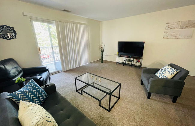 Charming 2BR 2B in Elkins Park Parking Pool - Foto 1