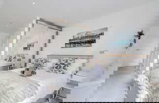 Foto 1 - Cozy London Apartment With 2 Bedrooms