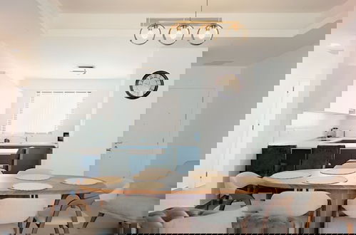 Photo 6 - Stylish Two Bedroom Apartment With Gorgeous Sea and Mountain Views