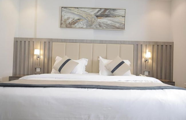 NARS Plus Al Basateen - Foto 19