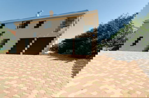 Foto 53 - Luxury Villa With Heated Pool, Terrace, and Outdoor Amenities for Relaxation