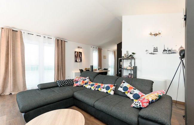 Luxury Villa With Heated Pool, Terrace, and Outdoor Amenities for Relaxation - Foto 16