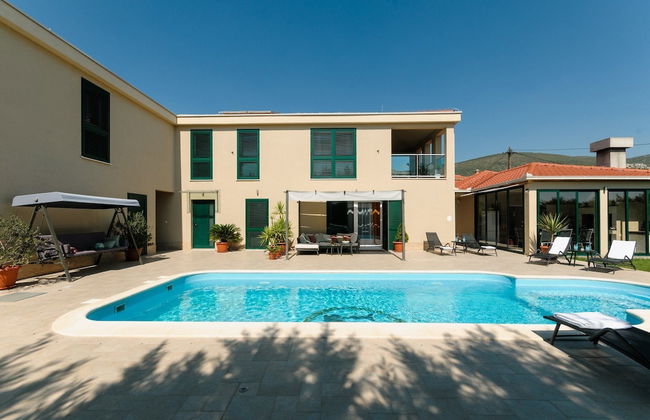 Luxury Villa With Heated Pool, Terrace, and Outdoor Amenities for Relaxation - Foto 34