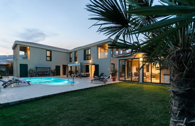 Luxury Villa With Heated Pool, Terrace, and Outdoor Amenities for Relaxation - Foto 55