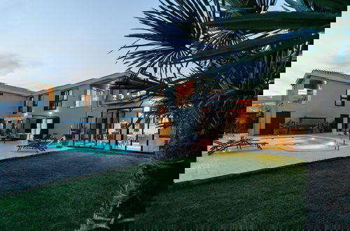 Foto 55 - Luxury Villa With Heated Pool, Terrace, and Outdoor Amenities for Relaxation