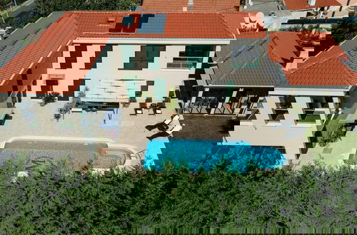 Foto 52 - Luxury Villa With Heated Pool, Terrace, and Outdoor Amenities for Relaxation