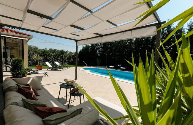 Luxury Villa With Heated Pool, Terrace, and Outdoor Amenities for Relaxation - Foto 46