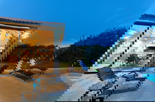 Foto 41 - Luxury Villa With Heated Pool, Terrace, and Outdoor Amenities for Relaxation