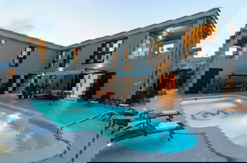 Foto 38 - Luxury Villa With Heated Pool, Terrace, and Outdoor Amenities for Relaxation