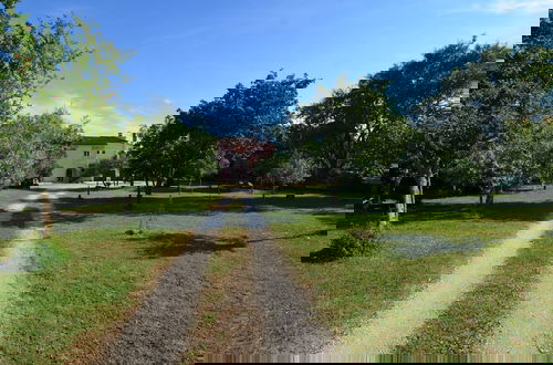 Foto 49 - Green and Lush Apartments With Terrace