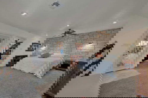Foto 9 - Serene Creek Front Home With Games+grill!