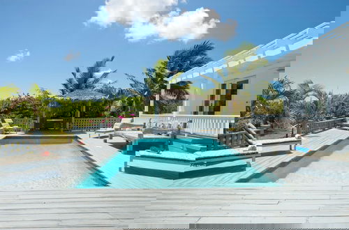 Foto 14 - Caribbean Cliffside: Private Waterfront Retreat