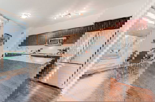 Foto 45 - RivetStays - The Peter Suites