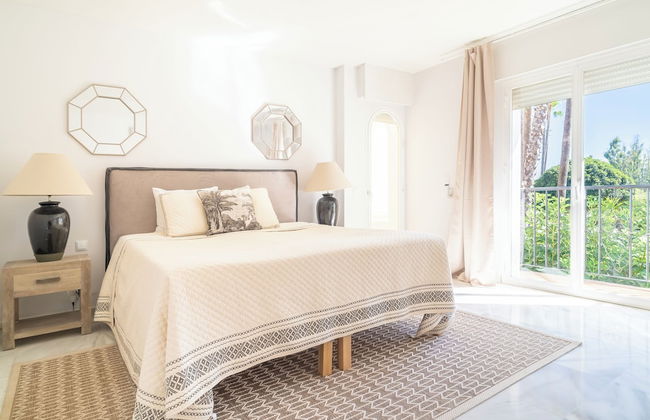 Sanders Beach - Stunning Villa Near Puerto Banus - Photo 4