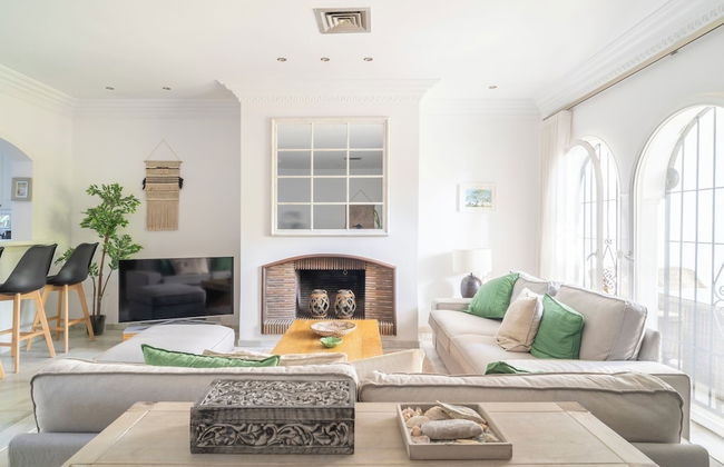 Sanders Beach - Stunning Villa Near Puerto Banus - Photo 1