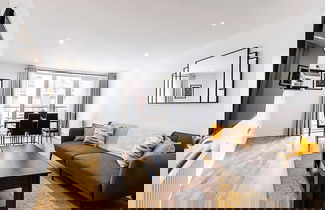 Photo 1 - Bright Battersea Apartment
