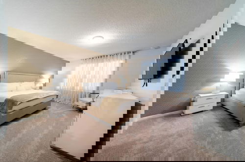 Foto 25 - Premium 5-bed Townhome Themed Perfect Location