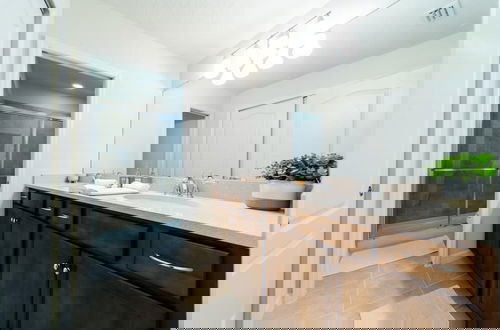Foto 29 - Premium 5-bed Townhome Themed Perfect Location