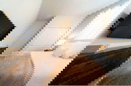 Foto 5 - Premium 5-bed Townhome Themed Perfect Location