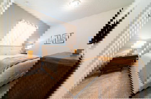 Foto 4 - Premium 5-bed Townhome Themed Perfect Location