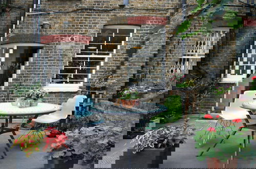 Photo 2 - Tranquil Oasis by Pop Brixton