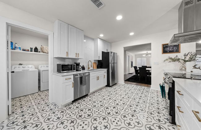 Spacious 6 Bed House Airport Pet Friendly AFB - Foto 13