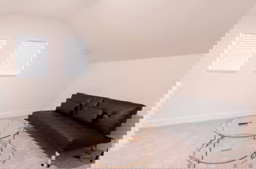 Foto 34 - Spacious 6 Bed House Airport Pet Friendly AFB