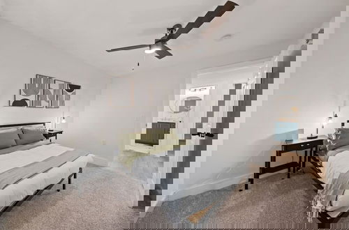 Foto 21 - Spacious 6 Bed House Airport Pet Friendly AFB