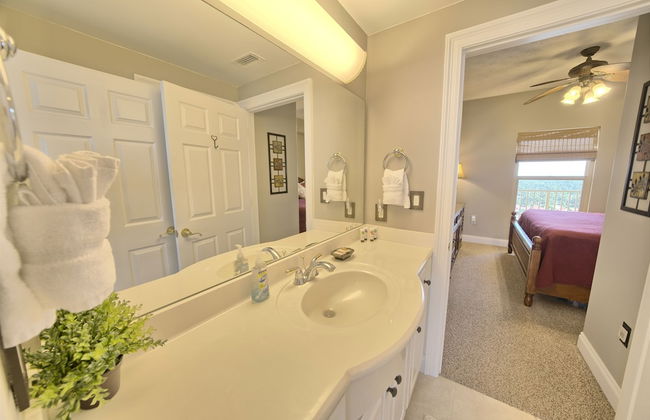 Stylish Oceanfront Condo with Beach and Picnic Area Access - Unit 1706 by RedAwning - Foto 23