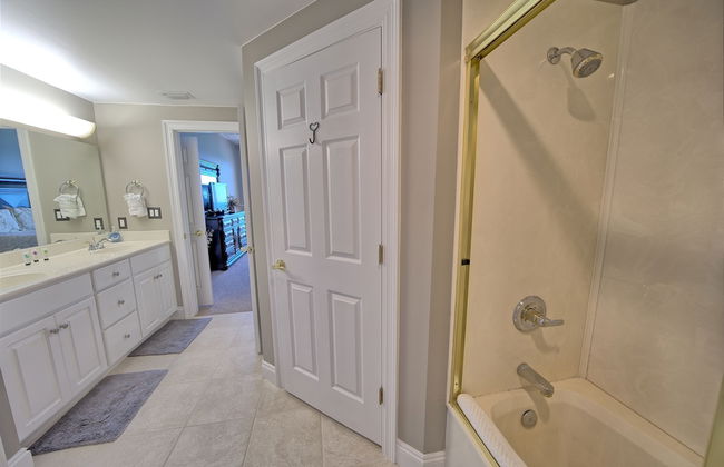 Stylish Oceanfront Condo with Beach and Picnic Area Access - Unit 1706 by RedAwning - Foto 18