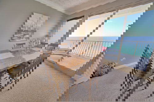 Foto 20 - Stylish Oceanfront Condo with Beach and Picnic Area Access - Unit 1706 by RedAwning