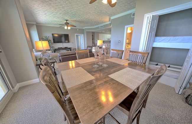 Stylish Oceanfront Condo with Beach and Picnic Area Access - Unit 1706 by RedAwning - Foto 32